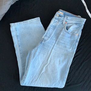 Light Wash Levi’s Ribcage Straight
